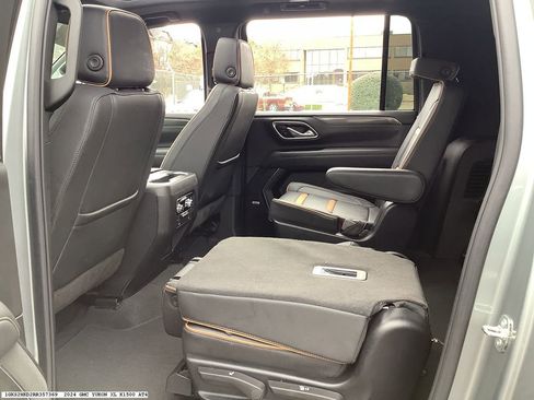 Used 2024 GMC Yukon XL AT4 w/ Technology Package image 13