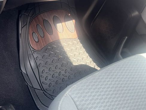 Used 2019 RAM 1500 Classic SLT RWD image 17