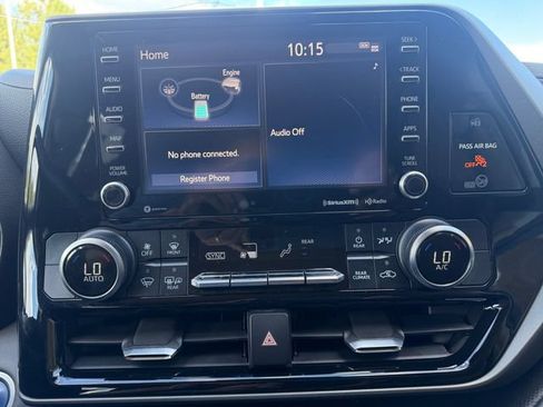 Used 2020 Toyota Highlander LE AWD/4WD image 31