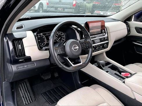 Certified 2022 Nissan Pathfinder SV image 17