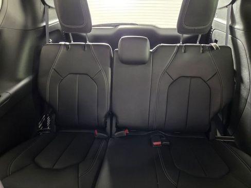 New 2026 Chrysler Pacifica Select FWD image 20