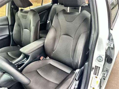 Used 2022 Toyota Prius L Eco image 11