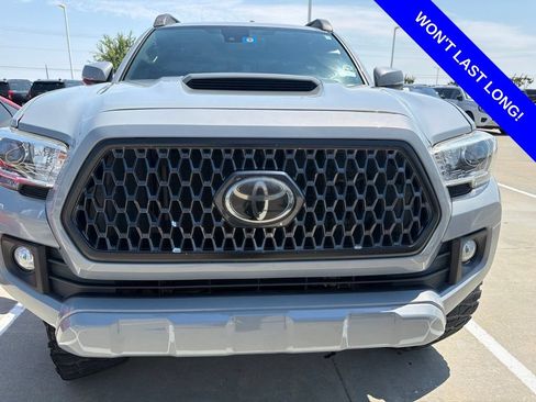 Used 2019 Toyota Tacoma TRD Sport w/ TRD Premium Sport Package RWD image 2
