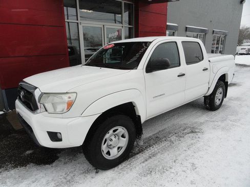 Used 2014 Toyota Tacoma 4x4 Double Cab w/ SR5 Package image 2