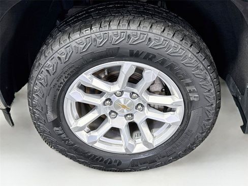 Used 2023 Chevrolet Silverado 1500 LT AWD/4WD image 23