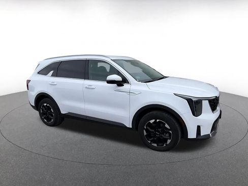 Used 2024 Kia Sorento S image 2