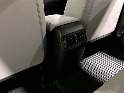 Used 2018 Honda CR-V LX image 34