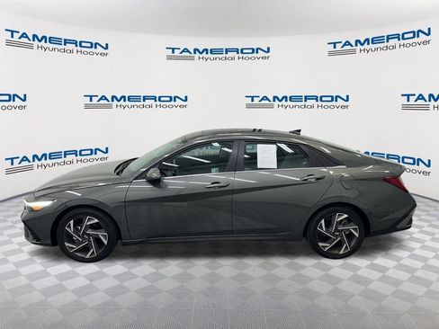 Used 2025 Hyundai Elantra Limited FWD image 2