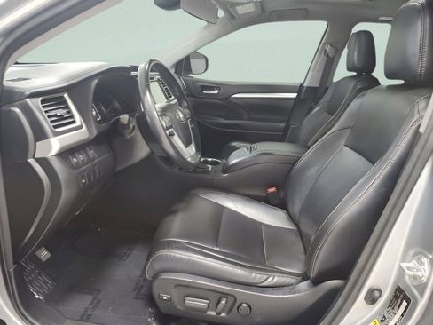 Used 2018 Toyota Highlander XLE AWD/4WD image 24