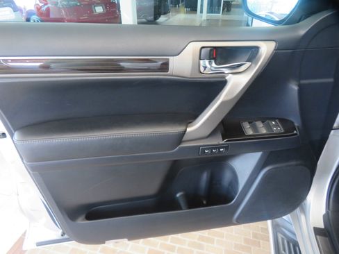 Used 2017 Lexus GX 460 w/ Navigation Package image 14