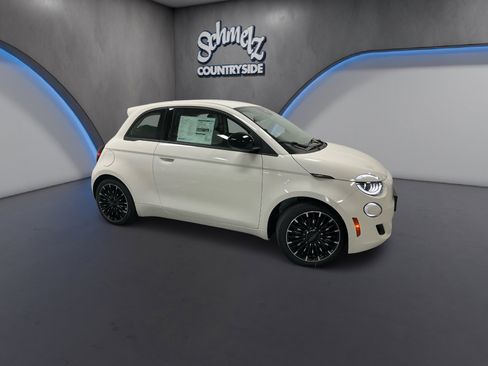 New 2026 FIAT 500 e w/ Comfort Group FWD image 2