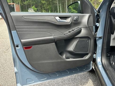 New 2025 Ford Escape SE w/ PHEV Premium Package FWD image 10