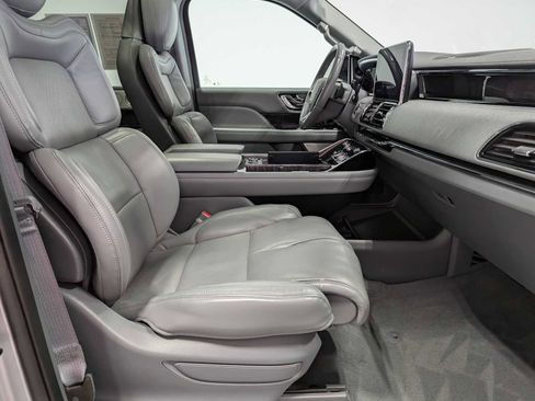 Used 2020 Lincoln Navigator L Reserve w/ Luxury Package image 41