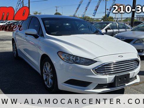 Used 2017 Ford Fusion SE image 7