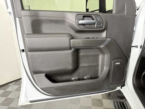 Used 2022 GMC Sierra 2500 AT4 w/ AT4 Preferred Package AWD/4WD image 9