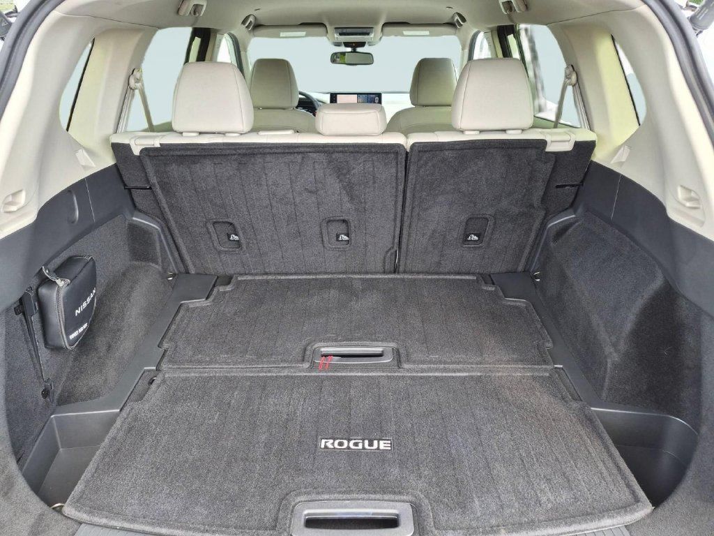 Used 2025 Nissan Rogue SL AWD/4WD image 26