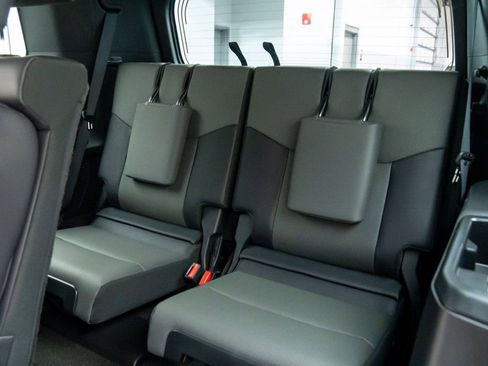 Used 2025 Lexus GX 550 w/ Cold Area Package image 21