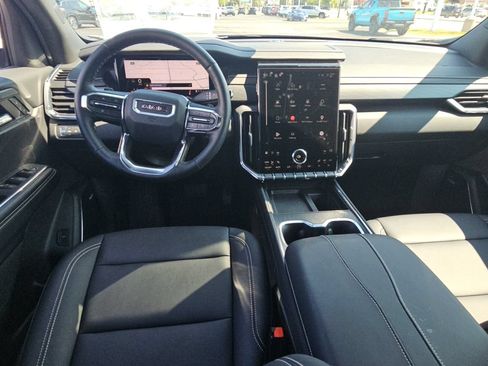 Used 2025 GMC Acadia Elevation w/ Elevation Premium Package FWD image 8