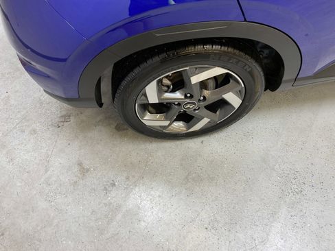 Used 2025 Hyundai Venue SEL FWD image 13