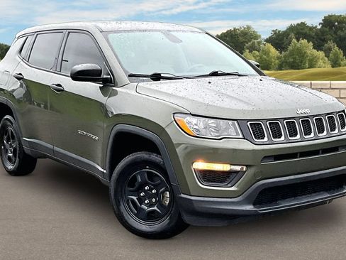 Used 2018 Jeep Compass Sport AWD/4WD image 2