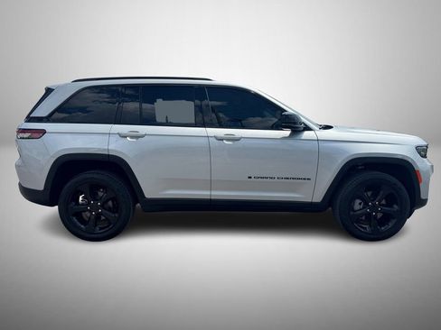 Used 2024 Jeep Grand Cherokee Limited w/ Black Appearance Package RWD image 5
