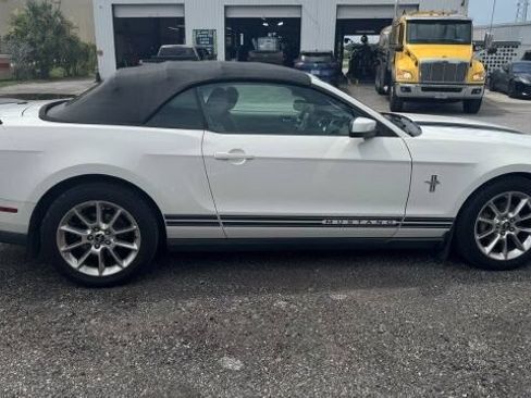 Used 2010 Ford Mustang Premium RWD image 5