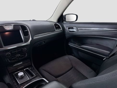 Used 2019 Chrysler 300 Touring w/ Sport Appearance Package image 22