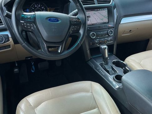 Used 2016 Ford Explorer XLT w/ Equipment Group 202A FWD image 7