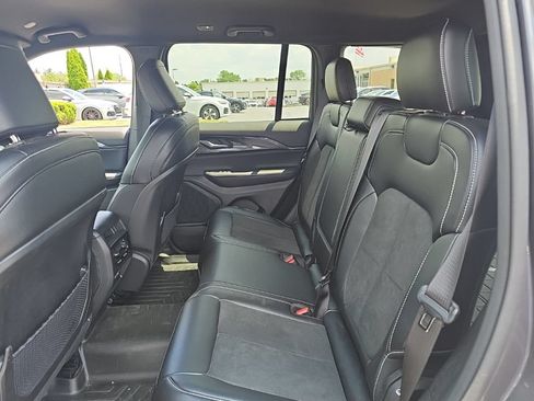 Used 2023 Jeep Grand Cherokee Altitude AWD/4WD image 12