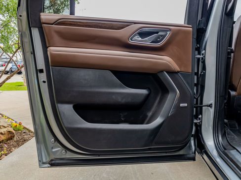 Used 2024 Chevrolet Suburban High Country image 39