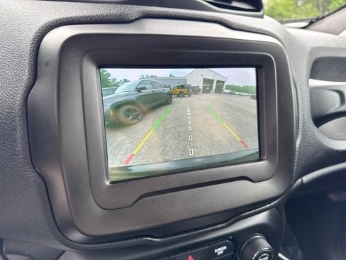 Used 2020 Jeep Renegade Latitude AWD/4WD image 18