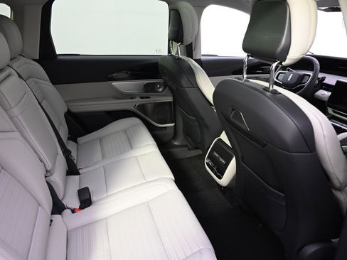 New 2026 Lincoln Nautilus Reserve image 18