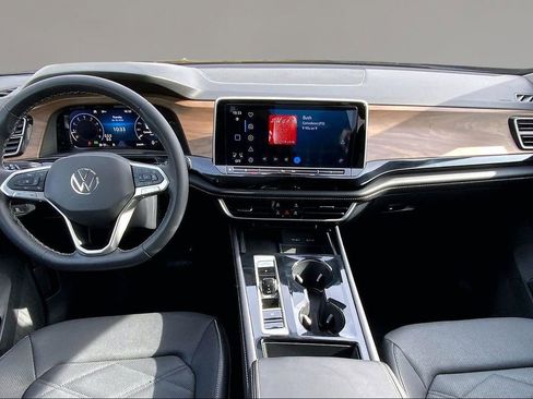 Used 2024 Volkswagen Atlas SE FWD image 15