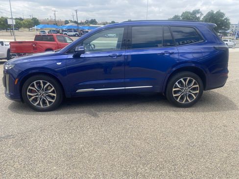 Used 2023 Cadillac XT6 Sport w/ Technology Package AWD/4WD image 5