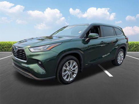 Used 2024 Toyota Highlander Limited AWD/4WD image 9