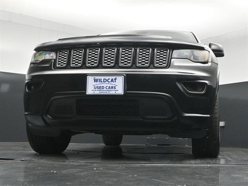 Used 2017 Jeep Grand Cherokee Altitude AWD/4WD image 28