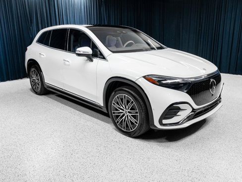 Used 2023 Mercedes-Benz EQS 580 4MATIC SUV image 3