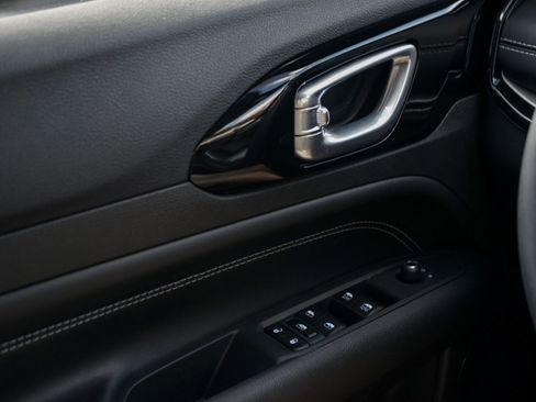 Used 2024 Jeep Compass Limited w/ High Altitude Package image 23