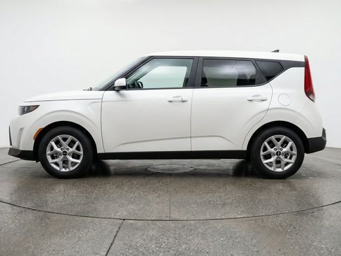 Used 2025 Kia Soul LX w/ LX Technology Package FWD image 5