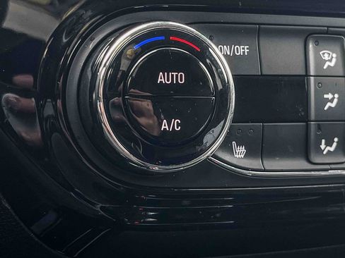 Certified 2025 Chevrolet Trax LT w/ LT Convenience Package image 25