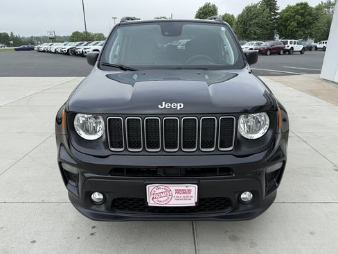 Used 2022 Jeep Renegade Latitude AWD/4WD image 3