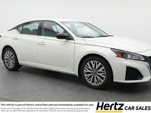 Used 2025 Nissan Altima 2.5 SV FWD image 1