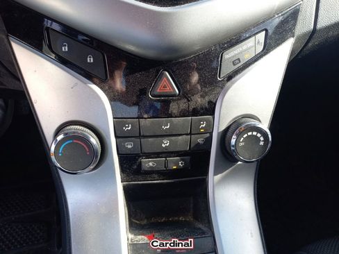 Used 2014 Chevrolet Cruze LT image 32