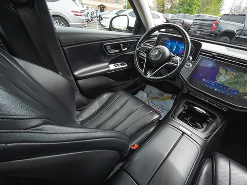 Used 2025 Mercedes-Benz E 350 4MATIC Sedan image 44