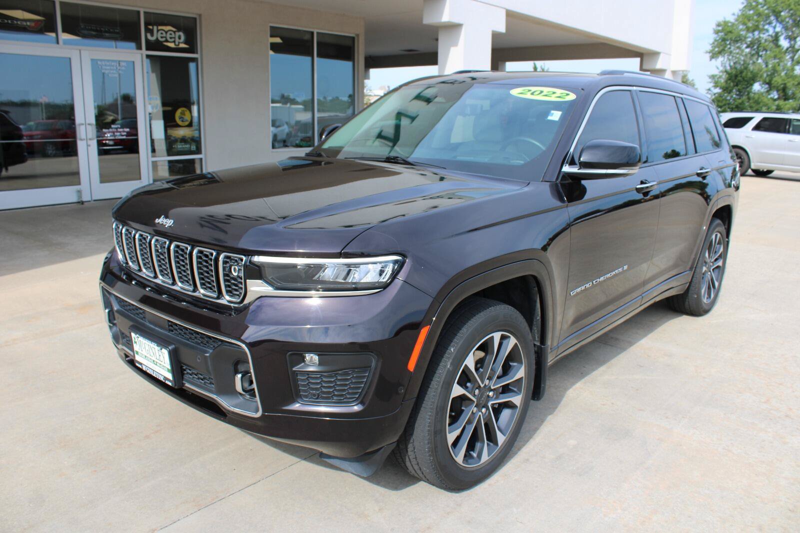 Certified 2022 Jeep Grand Cherokee L Overland w/ Advanced Protech Group III AWD/4WD image 2