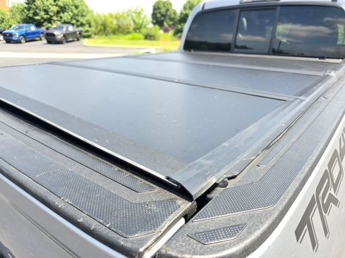 Used 2019 Toyota Tacoma SR5 AWD/4WD image 15
