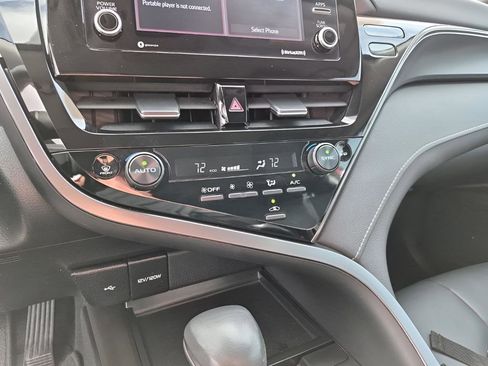 Used 2024 Toyota Camry SE image 38
