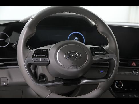 Certified 2023 Hyundai Elantra SEL w/ Convenience Package FWD image 7