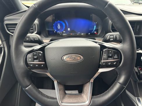 Used 2022 Ford Explorer Platinum w/ Equipment Group 601A image 27