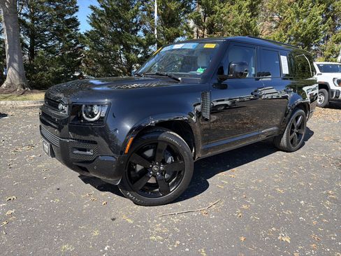 Used 2025 Land Rover Defender 130 X-Dynamic SE image 5